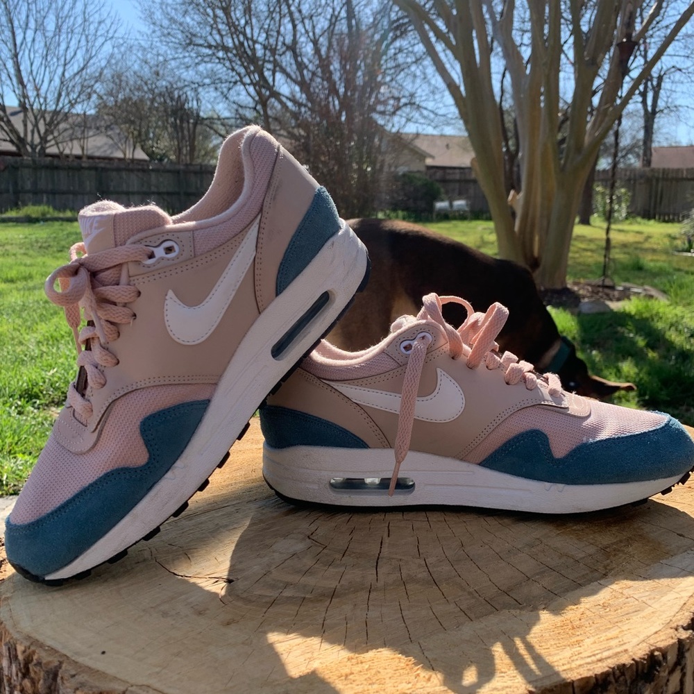 NIKE AIR MAX 90s size 7 womens